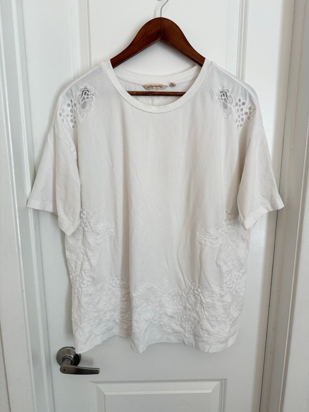 Soft Surroundings Floral Laser Cut Lace Embroidered Tee Size Large